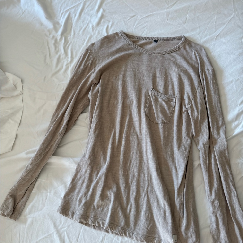 Vuori Tan Long Sleeve Rise Tee - Men’s Medium